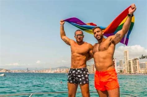 ambiente gay benidorm|El ambiente gay de Benidorm .